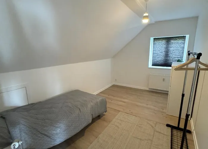 The Snowdrop - New Exclusive 4 Bedroom House, Up To 8 Persons - 155m2 - Free Parking Apartmán